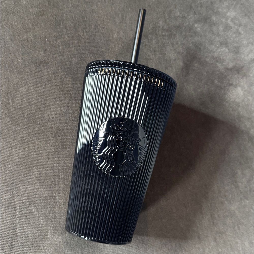 Starbucks 2024 Metallic Black Ribbed Textured Pleated Tumbler 16 oz Grande NEW